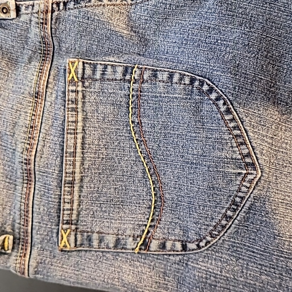 Ladies Jean Shorts - Picture 3 of 10